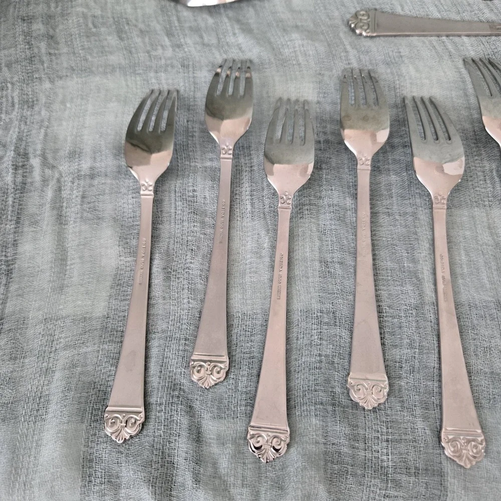 Onieda Bionco Stainless Satin Finish Lot 8‎ Dinner Forks & 5 Serving Pieces